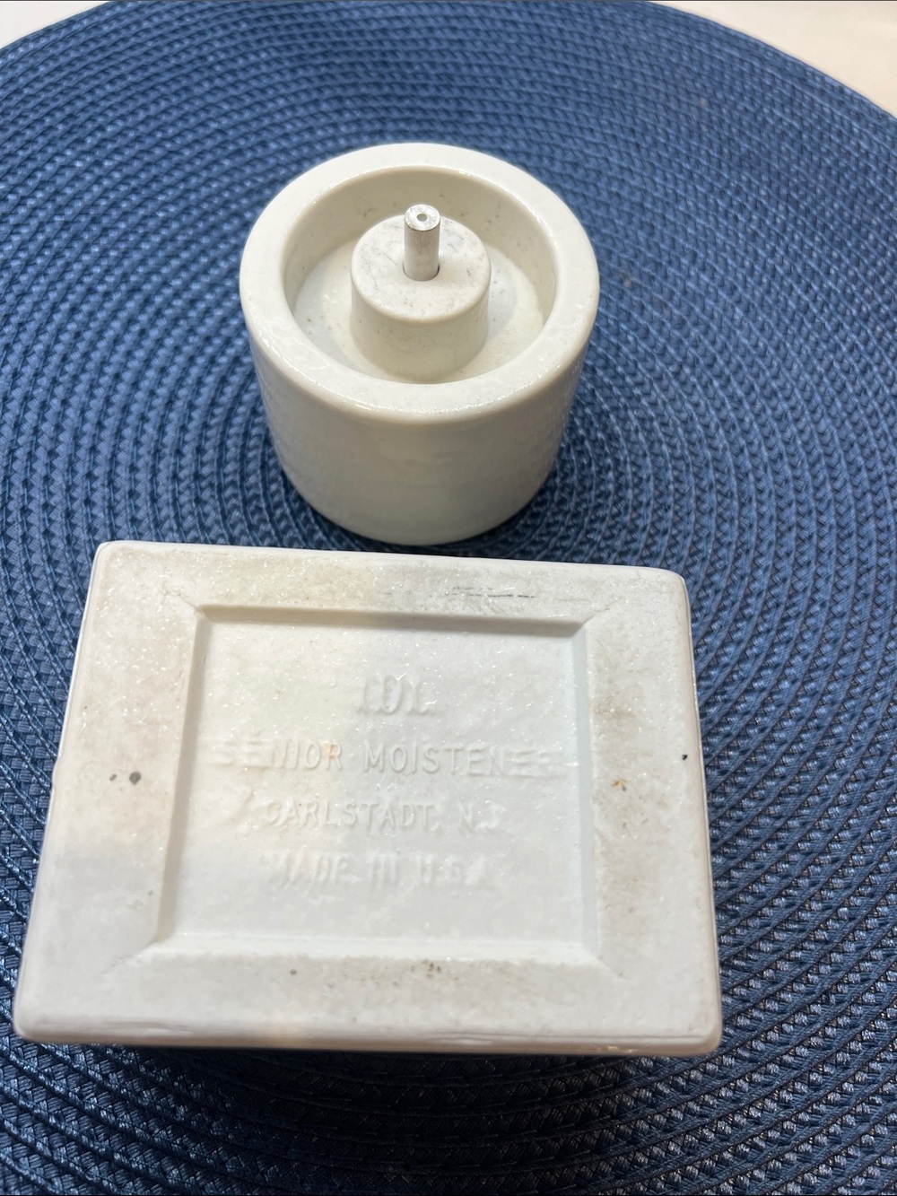 Vintage IDL Senior Moistener Porcelain Stamp Envelope or Label Wetter - Picture 3 of 9
